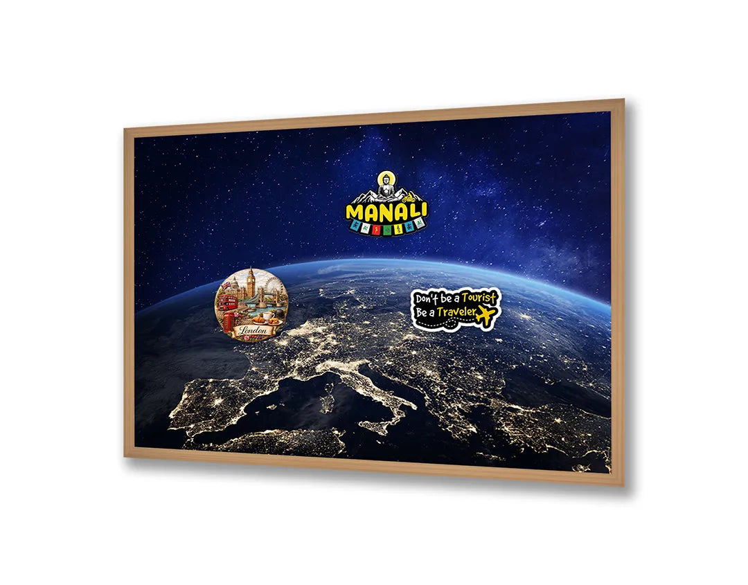 Metalen Magneetbord met afbeelding van aarde vanuit de ruimte met stadslichten in nachtblauw en geel kleuren