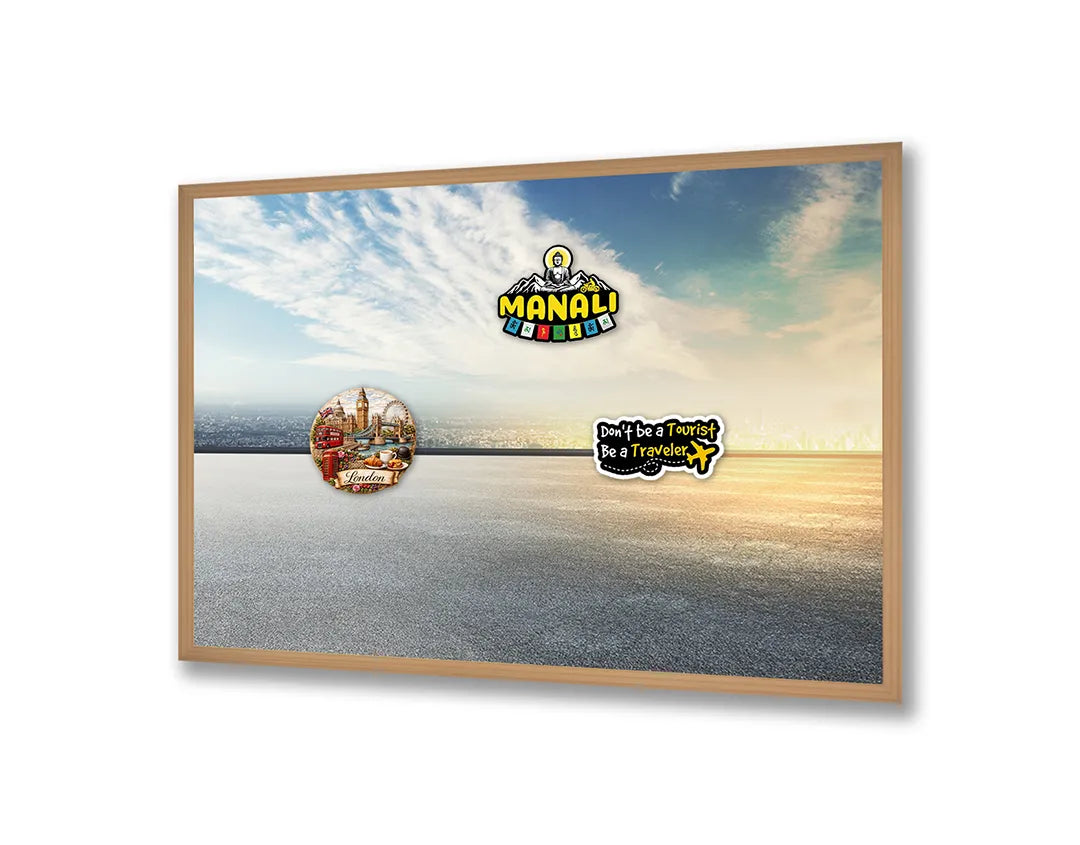Metalen Magneetbord met afbeelding van vlak landschap met horizon in lichtblauw en grijs kleuren