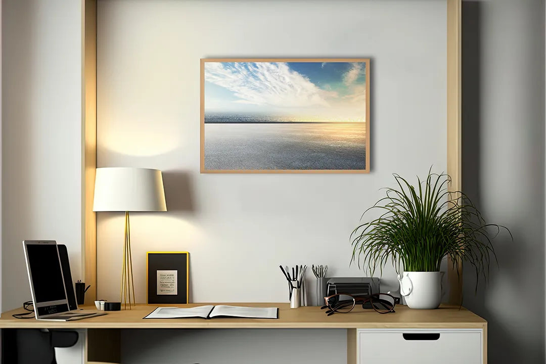 Metalen Magneetbord met afbeelding van vlak landschap met horizon in lichtblauw en grijs kleuren