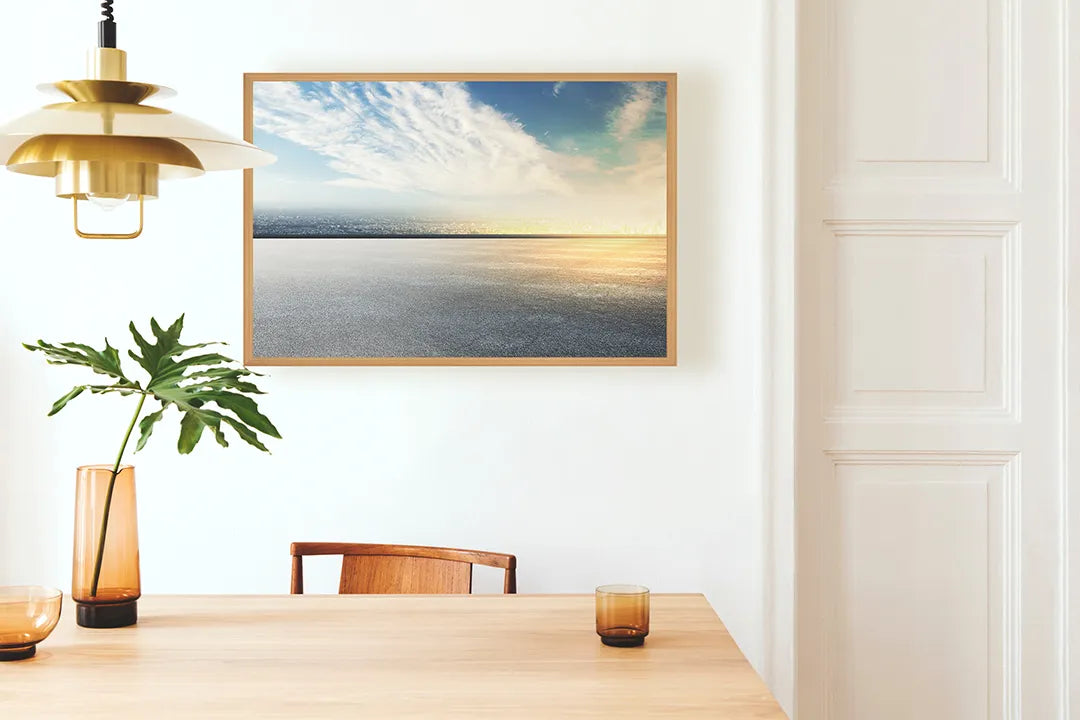 Metalen Magneetbord met afbeelding van vlak landschap met horizon in lichtblauw en grijs kleuren