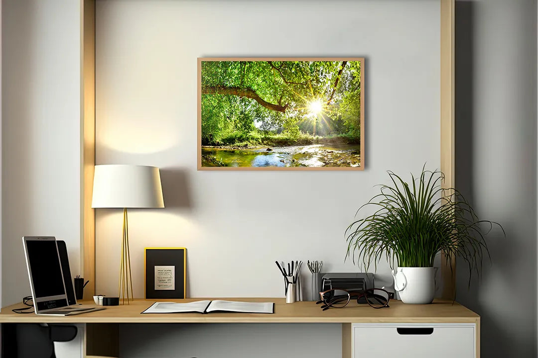 Metalen Magneetbord met afbeelding van groen bos met zonnestralen in fris bosgroen kleuren