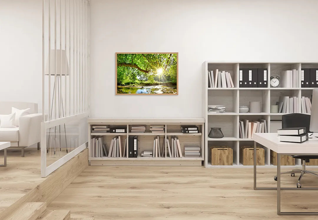 Metalen Magneetbord met afbeelding van groen bos met zonnestralen in fris bosgroen kleuren