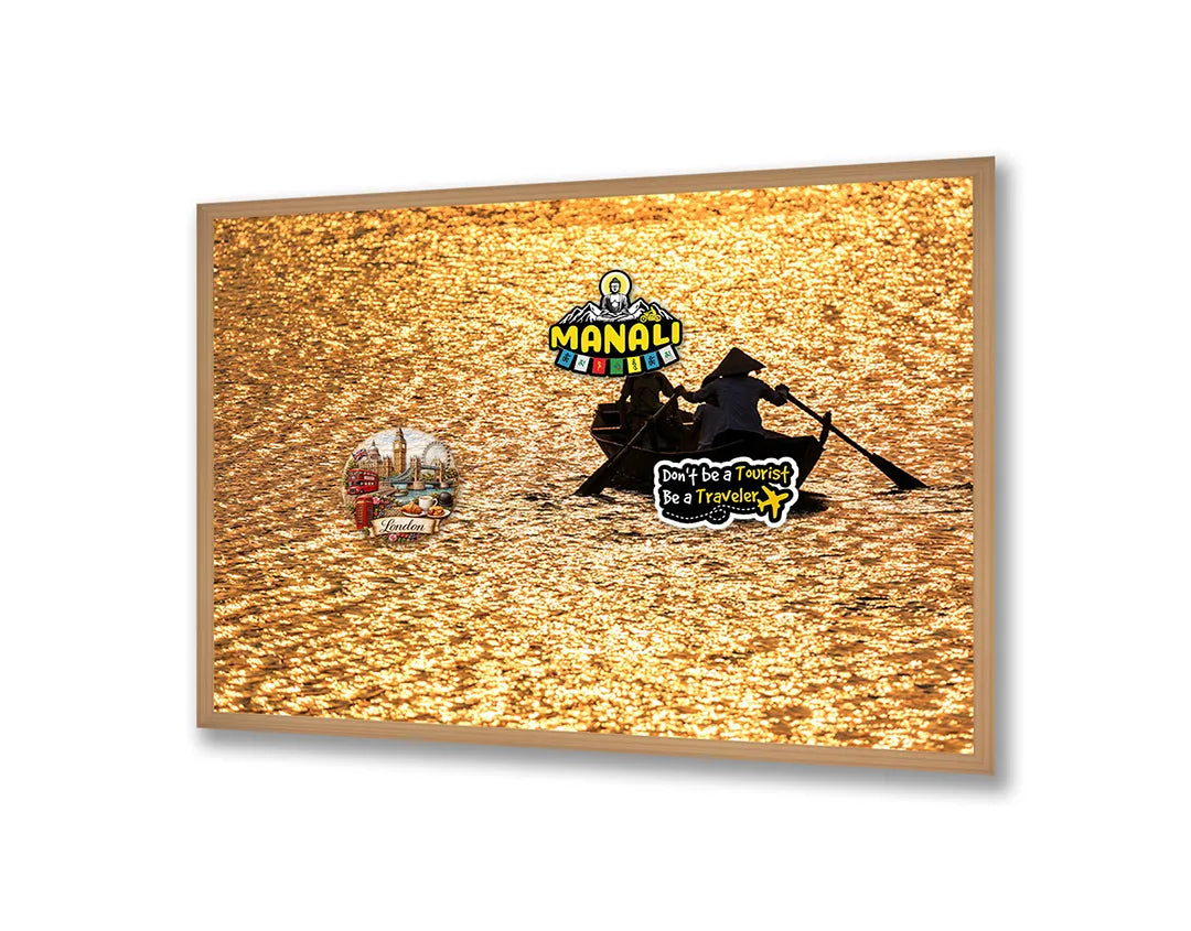 Metalen Magneetbord met gouden zonsondergang over het water en silhouet van een varend bootje