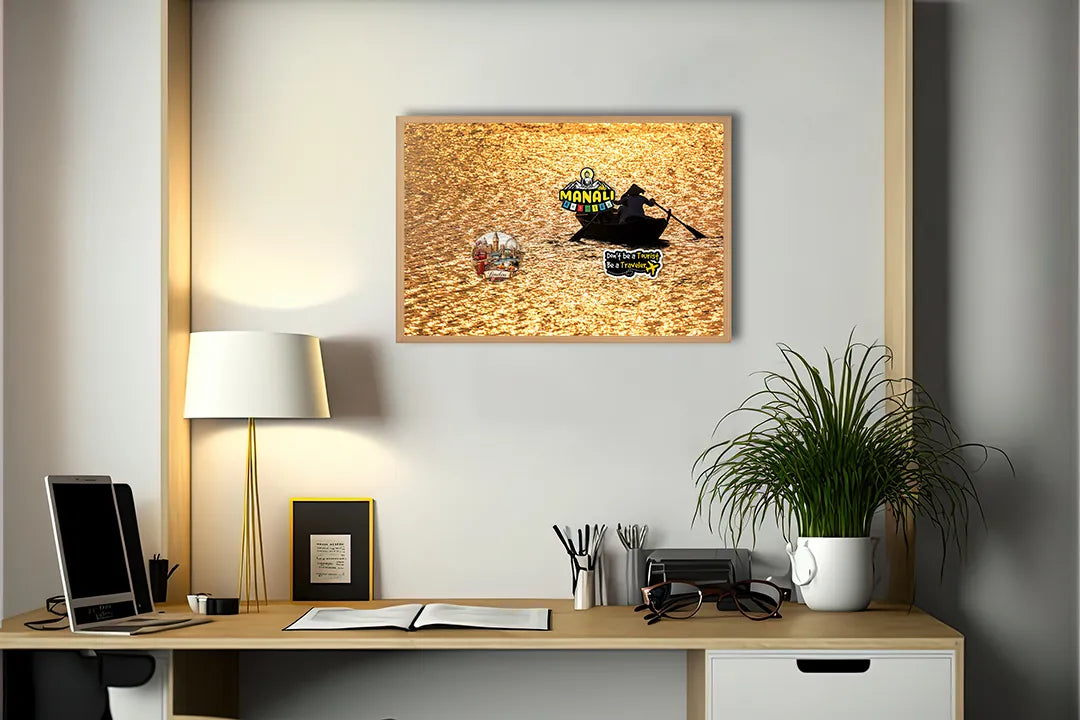 Metalen Magneetbord met gouden zonsondergang over het water en silhouet van een varend bootje