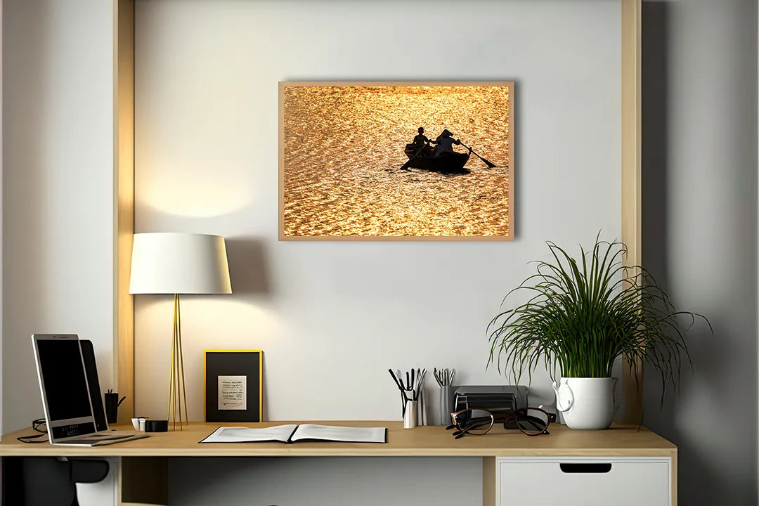 Metalen Magneetbord met gouden zonsondergang over het water en silhouet van een varend bootje
