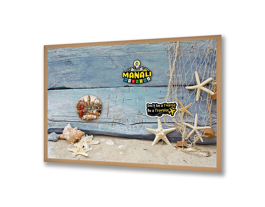 Metalen Magneetbord met prachtige zeesterren op een authentiek verweerde en rustieke blauwe houten planken achtergrond