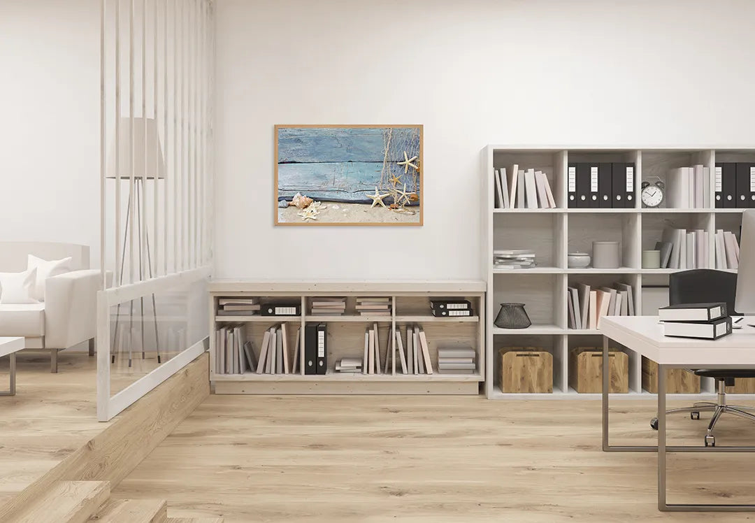 Metalen Magneetbord met prachtige zeesterren op een authentiek verweerde en rustieke blauwe houten planken achtergrond