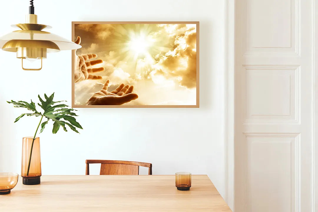 Metalen Magneetbord met afbeelding van handen reikend naar de zon in goud en geel kleuren