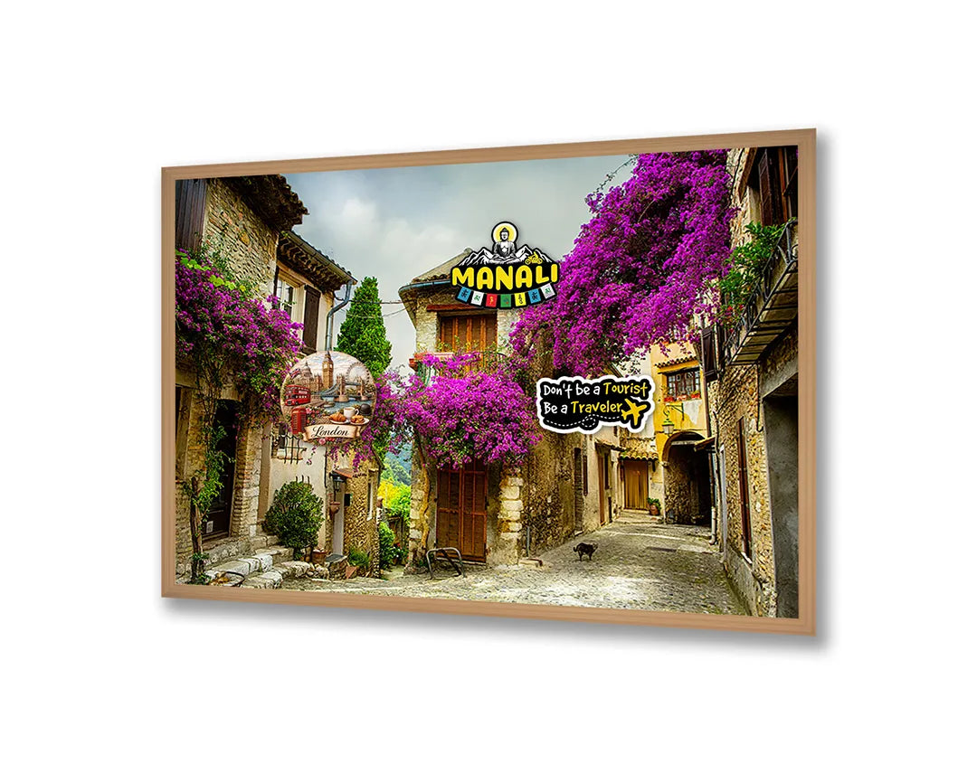 Metalen Magneetbord met afbeelding van roze bloemen in een oude straat in roze en steenkleuren kleuren
