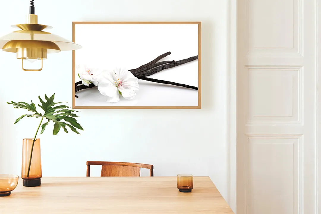 Metalen Magneetbord met afbeelding van witte orchidee met zen stenen in wit en grijs kleuren