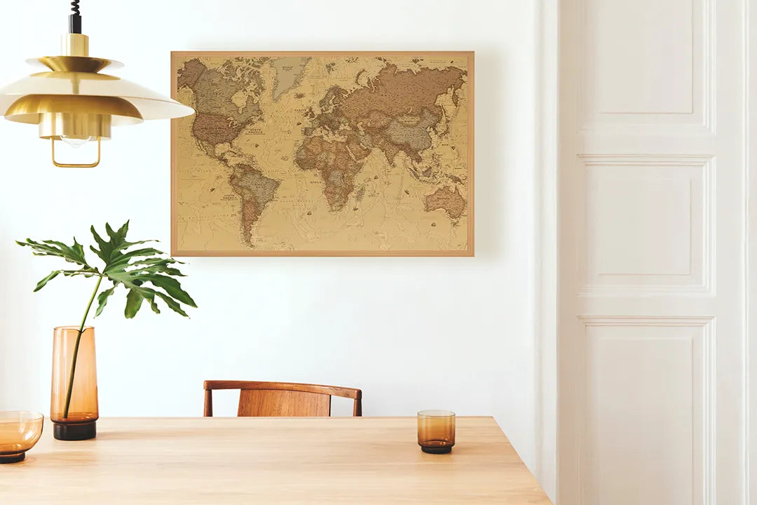 Metalen Magneetbord met afbeelding van klassieke wereldkaart in warm bruin kleuren