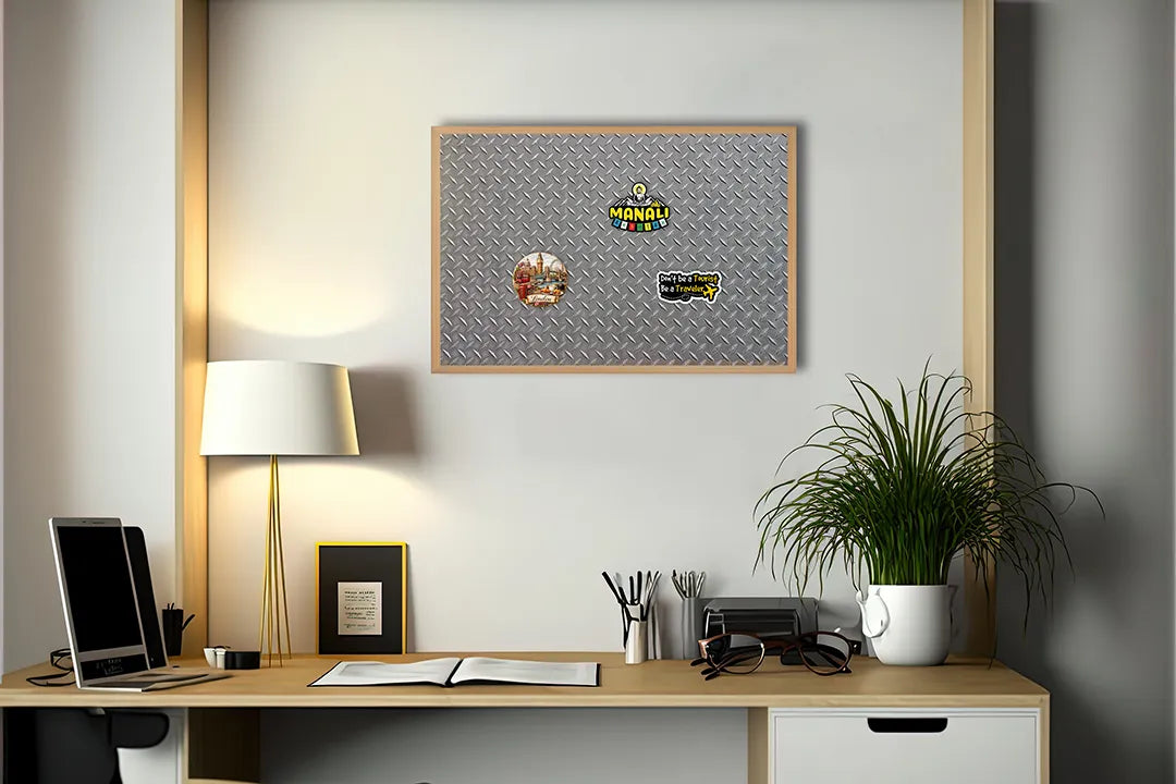 Metalen Magneetbord met afbeelding van metalen traanplaat textuur in zilver grijs kleuren