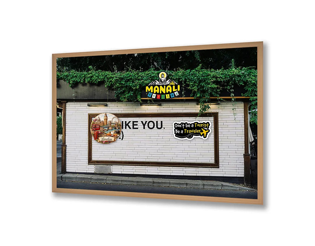 Metalen Magneetbord met We Like You Too tekst op een ruwe bakstenen muur