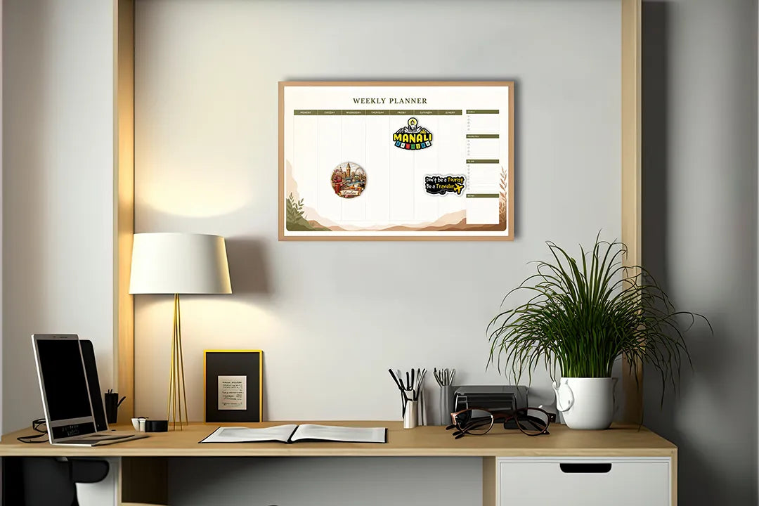 Metalen Magneetbord met maandplanner in rustige beige en natuurlijke bruine aardetinten