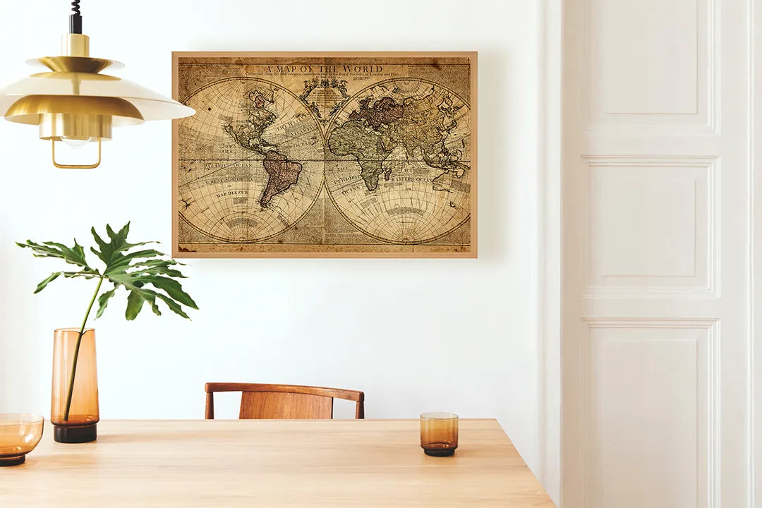 Metalen Magneetbord met afbeelding van donkere vintage wereldkaart in diep bruin kleuren