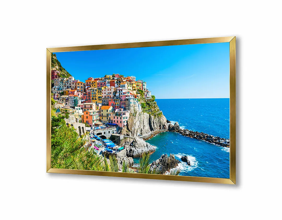 Metalen Magneetbord met afbeelding van kleurrijk Cinque Terre dorp aan de kust in helder blauw en pastel kleuren