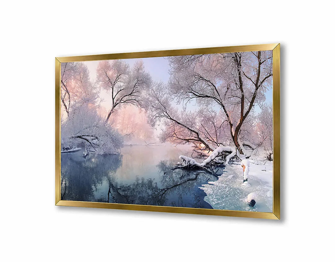 Metalen Magneetbord met afbeelding van besneeuwd winterlandschap met meer in koel ijsblauw en wit kleuren