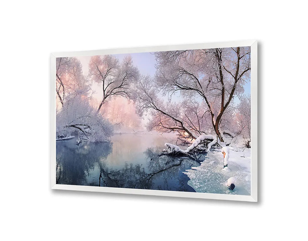 Metalen Magneetbord met afbeelding van besneeuwd winterlandschap met meer in koel ijsblauw en wit kleuren