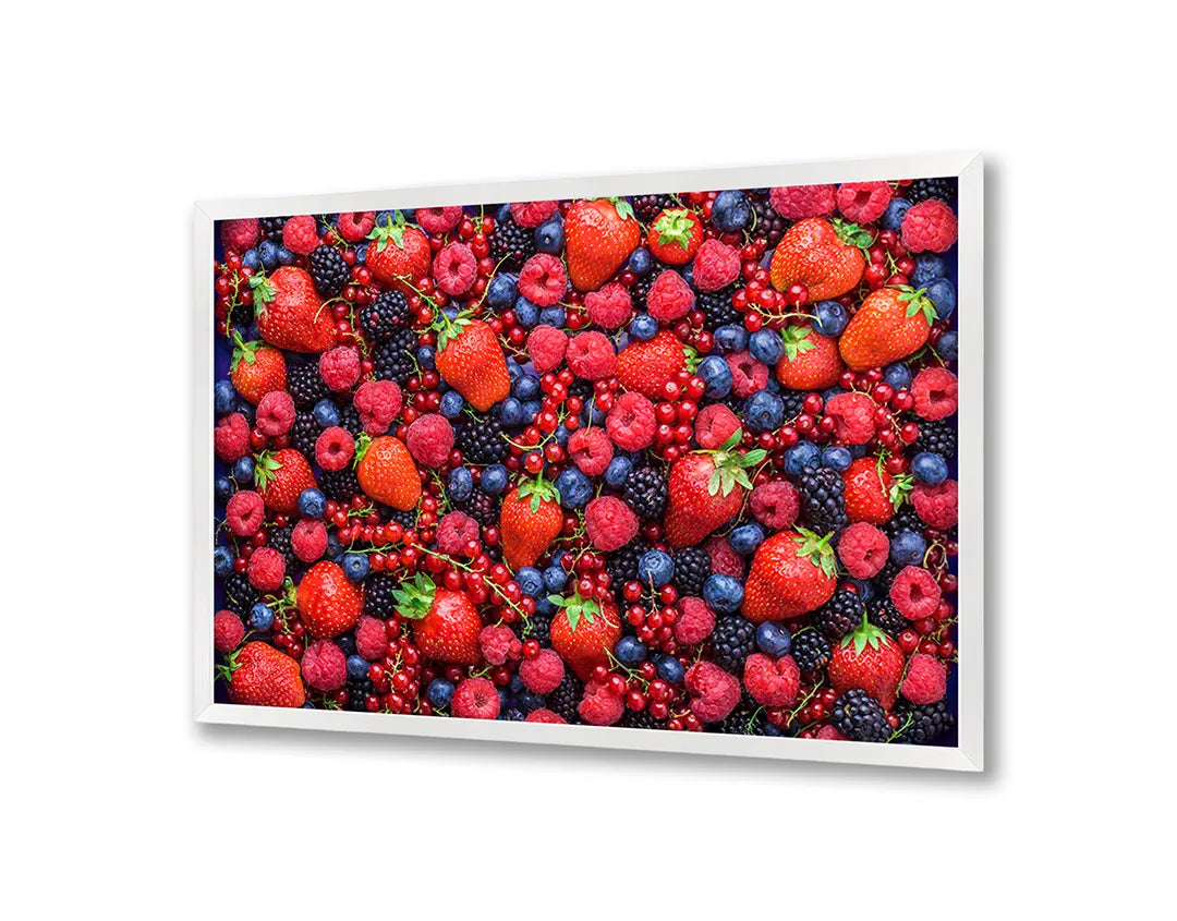 Metalen Magneetbord met afbeelding van mix van rode bosvruchten en bessen in sappig rood en paars kleuren