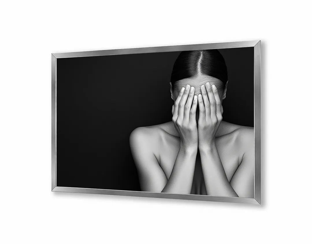 Metalen Magneetbord met hoogwaardige afbeelding van Vrouw handen voor gezicht zwart wit voor aan de muur