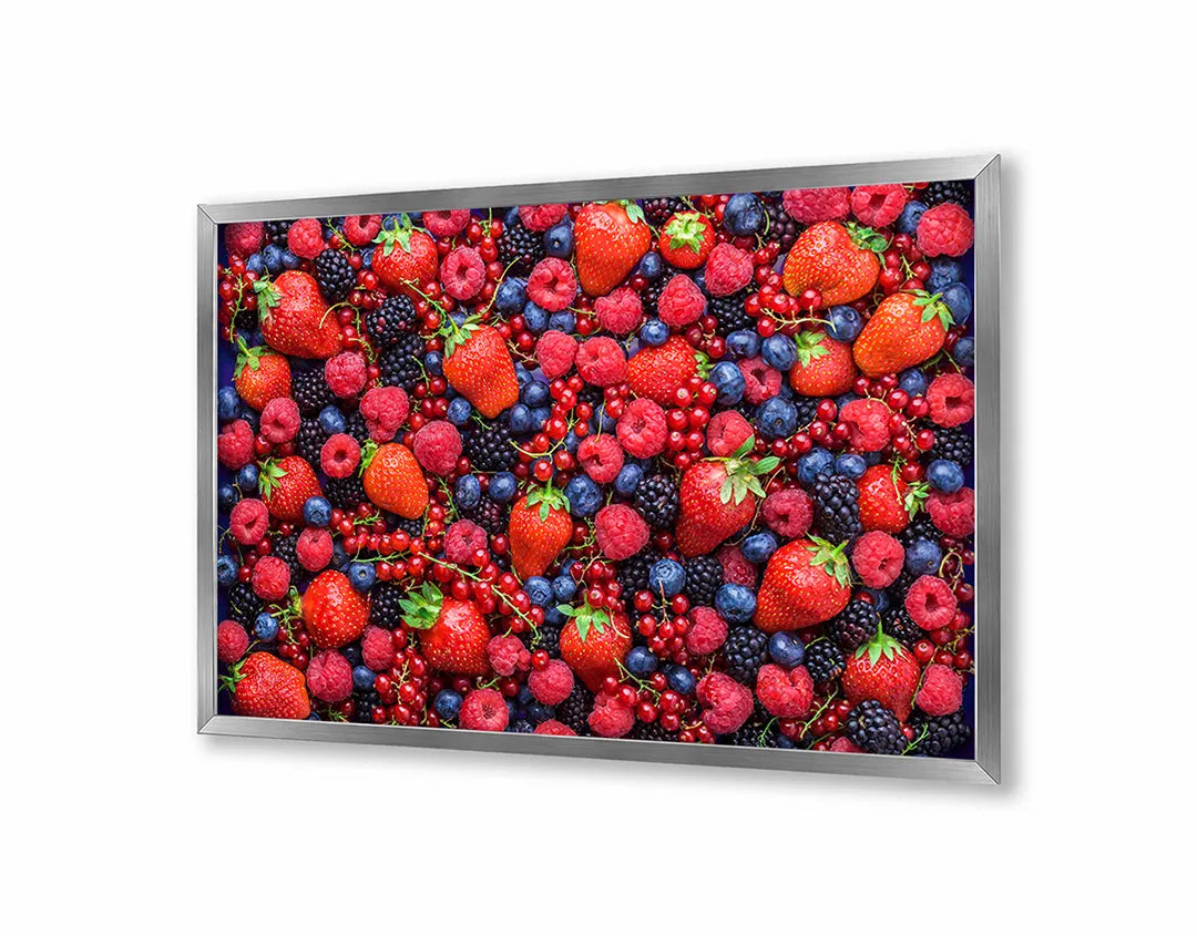Metalen Magneetbord met afbeelding van mix van rode bosvruchten en bessen in sappig rood en paars kleuren