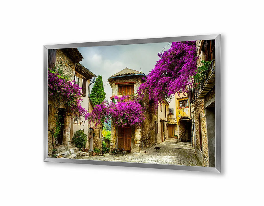 Metalen Magneetbord met afbeelding van roze bloemen in een oude straat in roze en steenkleuren kleuren