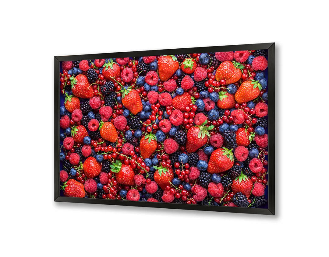 Metalen Magneetbord met afbeelding van mix van rode bosvruchten en bessen in sappig rood en paars kleuren