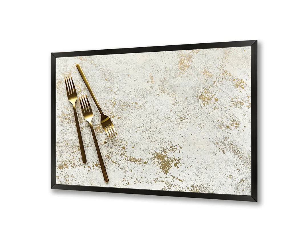 Metalen Magneetbord met print van Gouden bestek op marmer perfect als decoratie