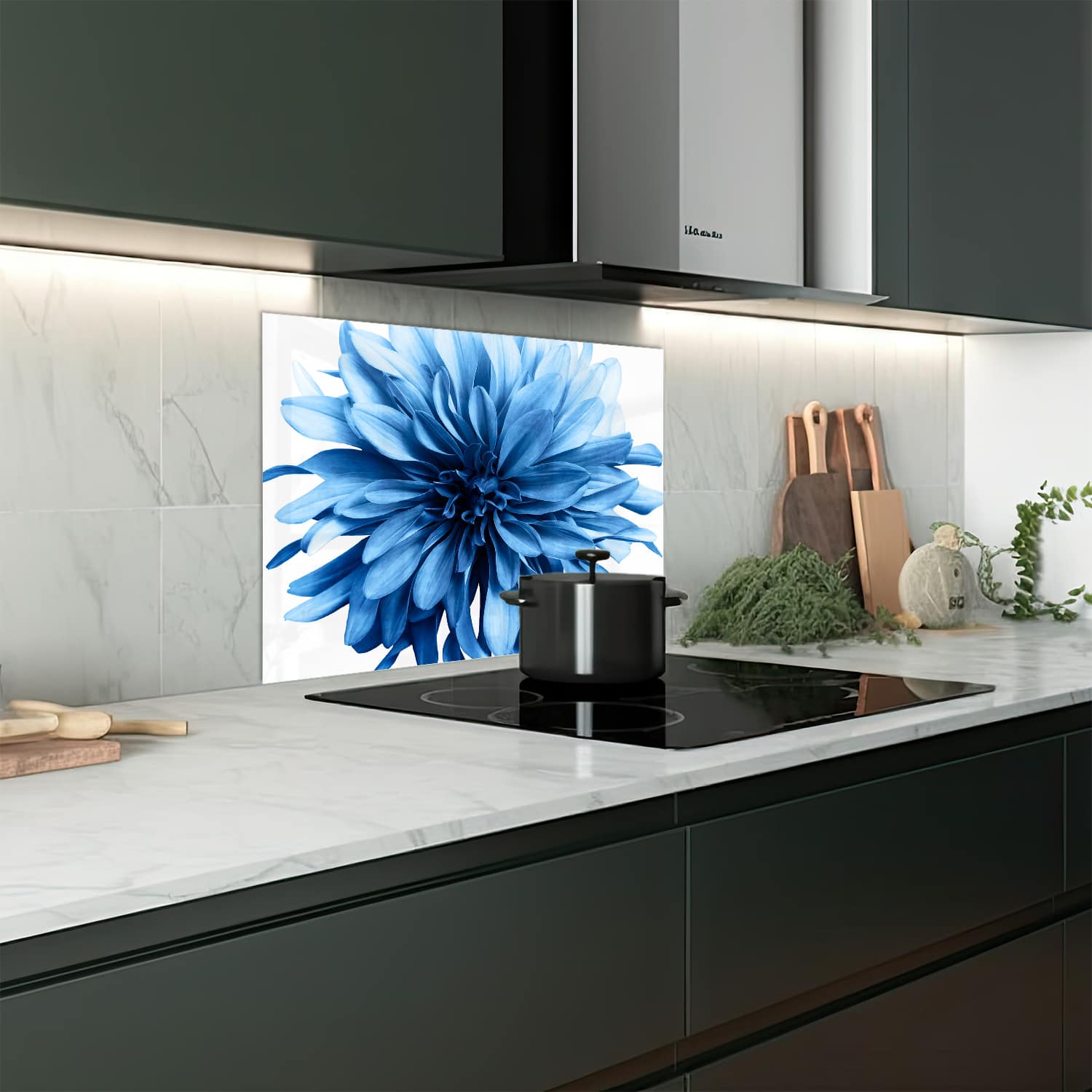 Eigen afmeting spatscherm-op-maat Keuken - Hittebestendig gehard glas - Lichtblauwe Dahlia