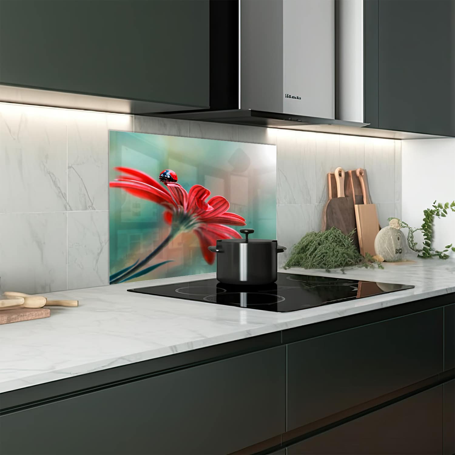 Eigen afmeting spatscherm-op-maat Keuken - Hittebestendig gehard glas - Lieveheersbeestje op Rode Bloem