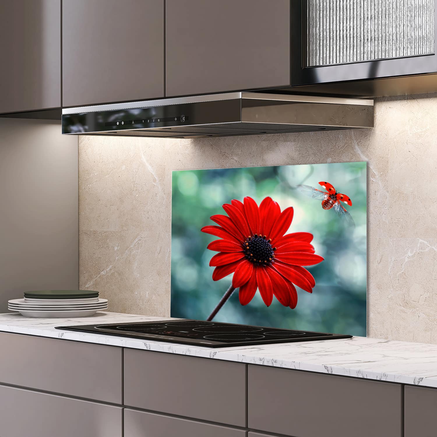 Eigen afmeting spatscherm-op-maat Keuken - Hittebestendig gehard glas - Rode Bloem en Lieveheersbeestje