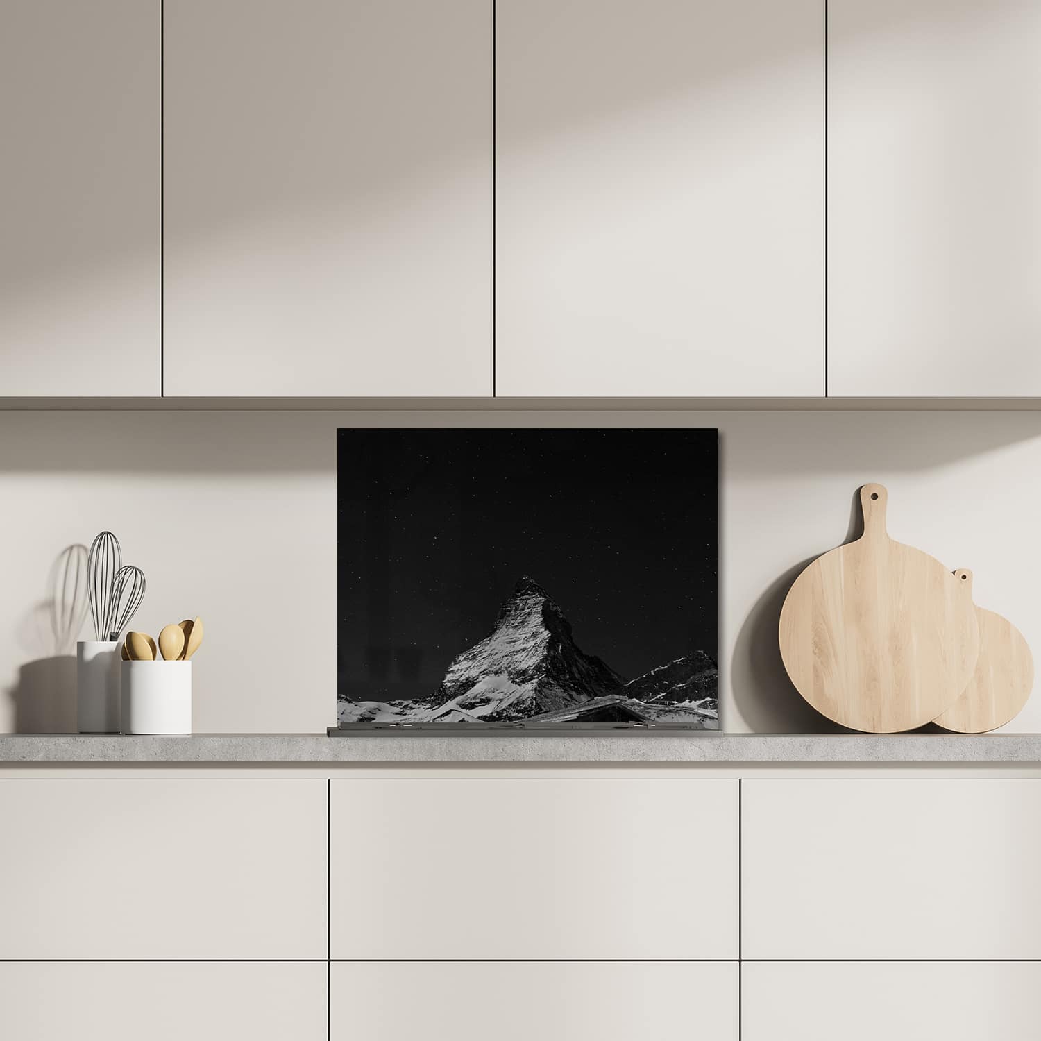 Eigen afmeting spatscherm-op-maat Keuken - Hittebestendig gehard glas - Bergtop in Zwart-Wit