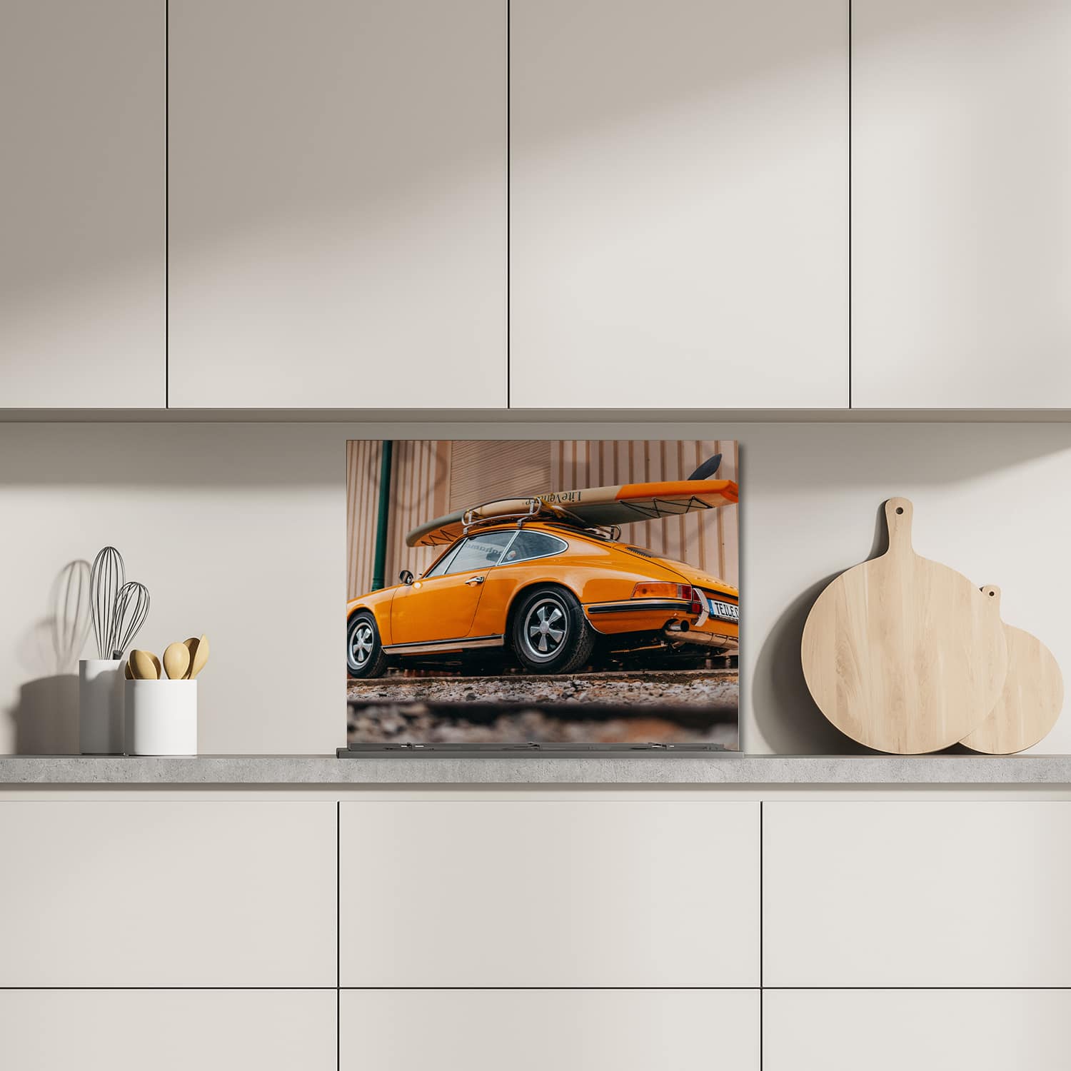 Eigen afmeting spatscherm-op-maat Keuken - Hittebestendig gehard glas - Porsche met Surfboard