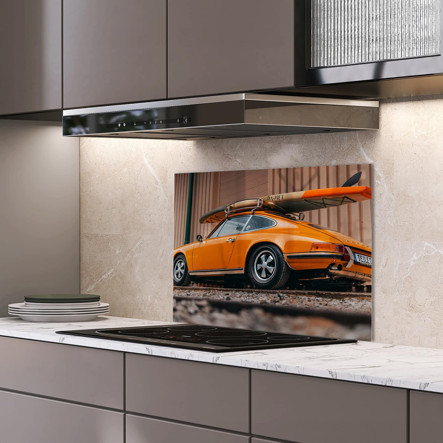 Eigen afmeting spatscherm-op-maat Keuken - Hittebestendig gehard glas - Porsche met Surfboard