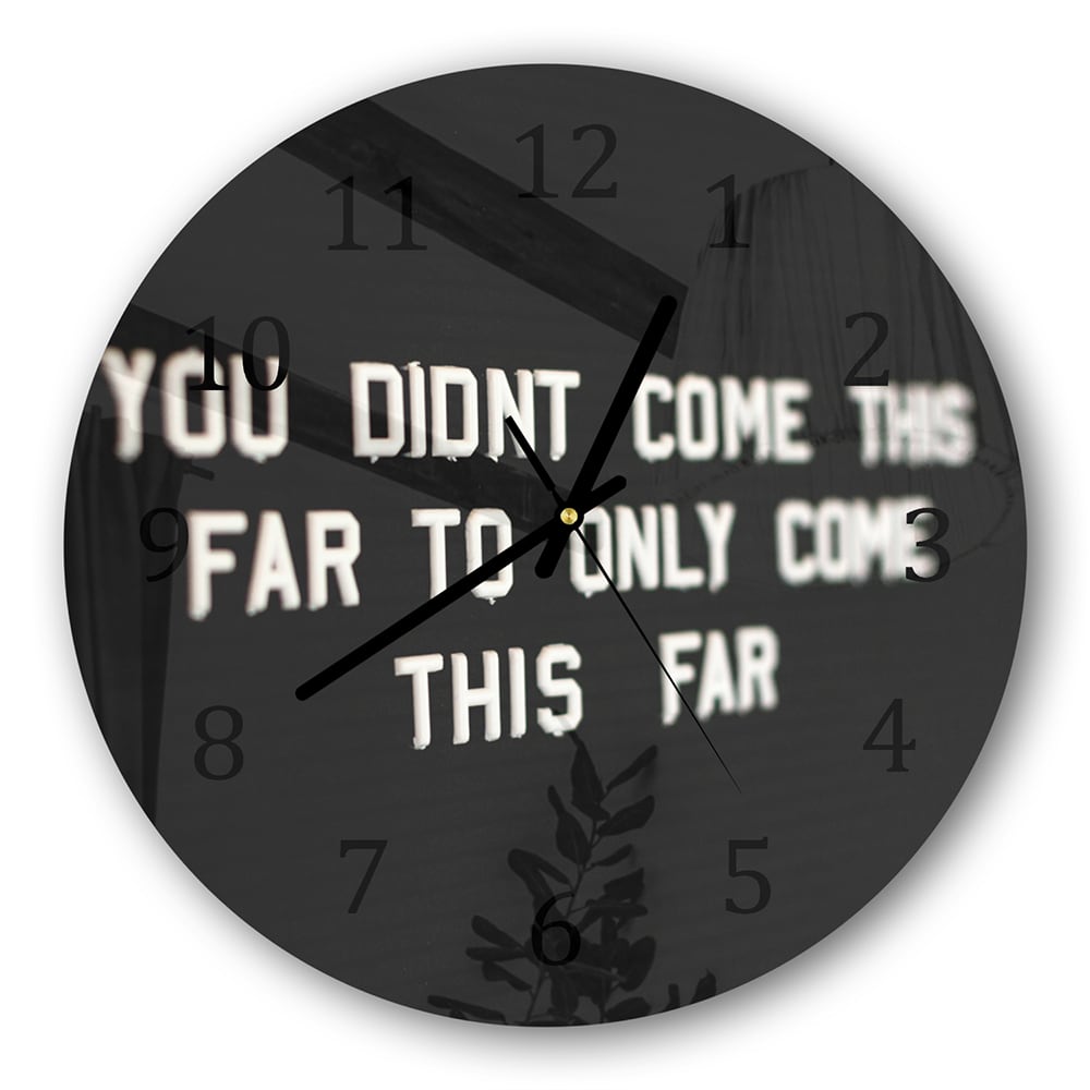 Wandklok Rond 30cm - Gehard Glas - Quote op Zwarte Achtergrond