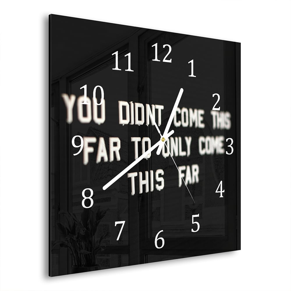 Wandklok 30x30 - Gehard Glas - Quote op Zwarte Achtergrond