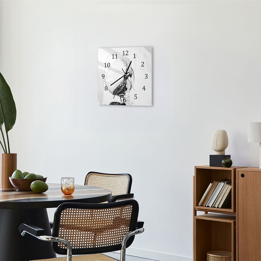 Wandklok 30x30 - Gehard Glas - Wijn in Zwart-Wit