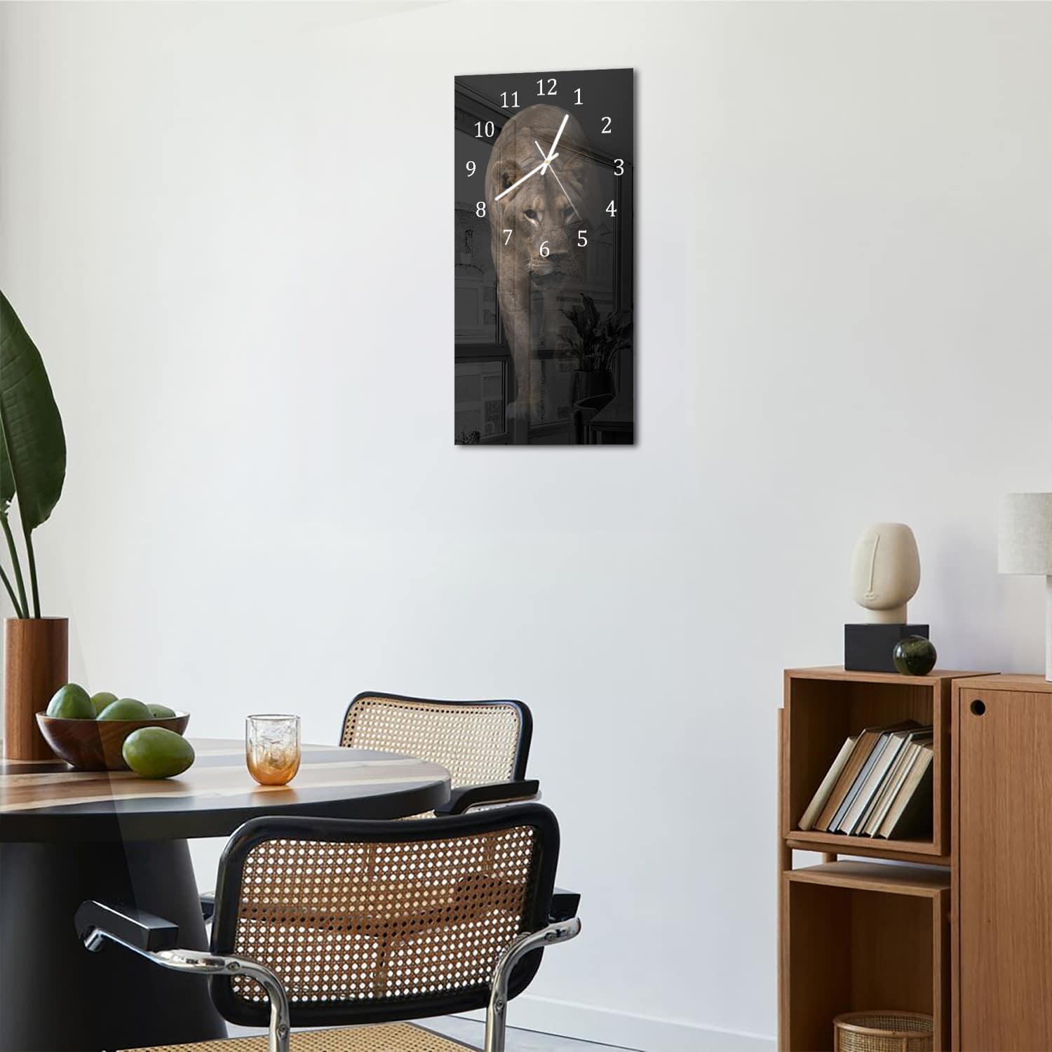 Wandklok 30x60  - Gehard Glas - Vrouwelijke Leeuw in het Donker
