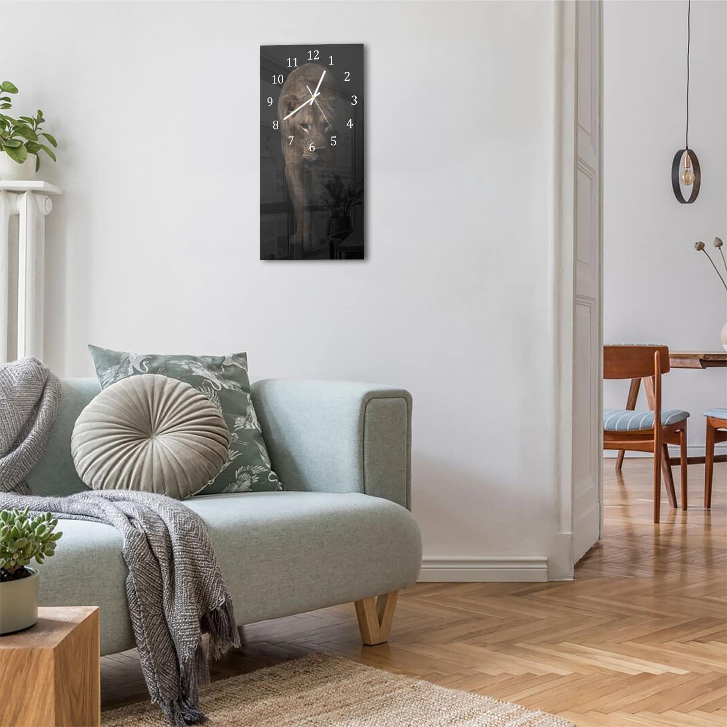 Wandklok 30x60  - Gehard Glas - Vrouwelijke Leeuw in het Donker