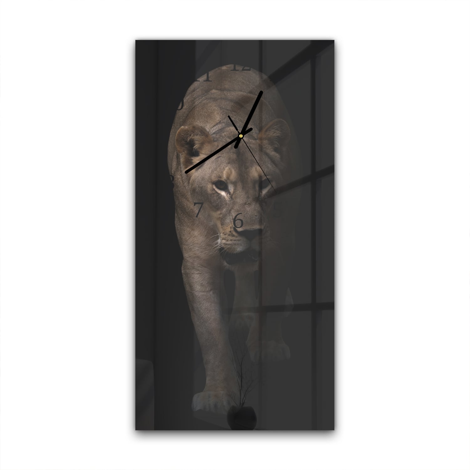 Wandklok 30x60  - Gehard Glas - Vrouwelijke Leeuw in het Donker