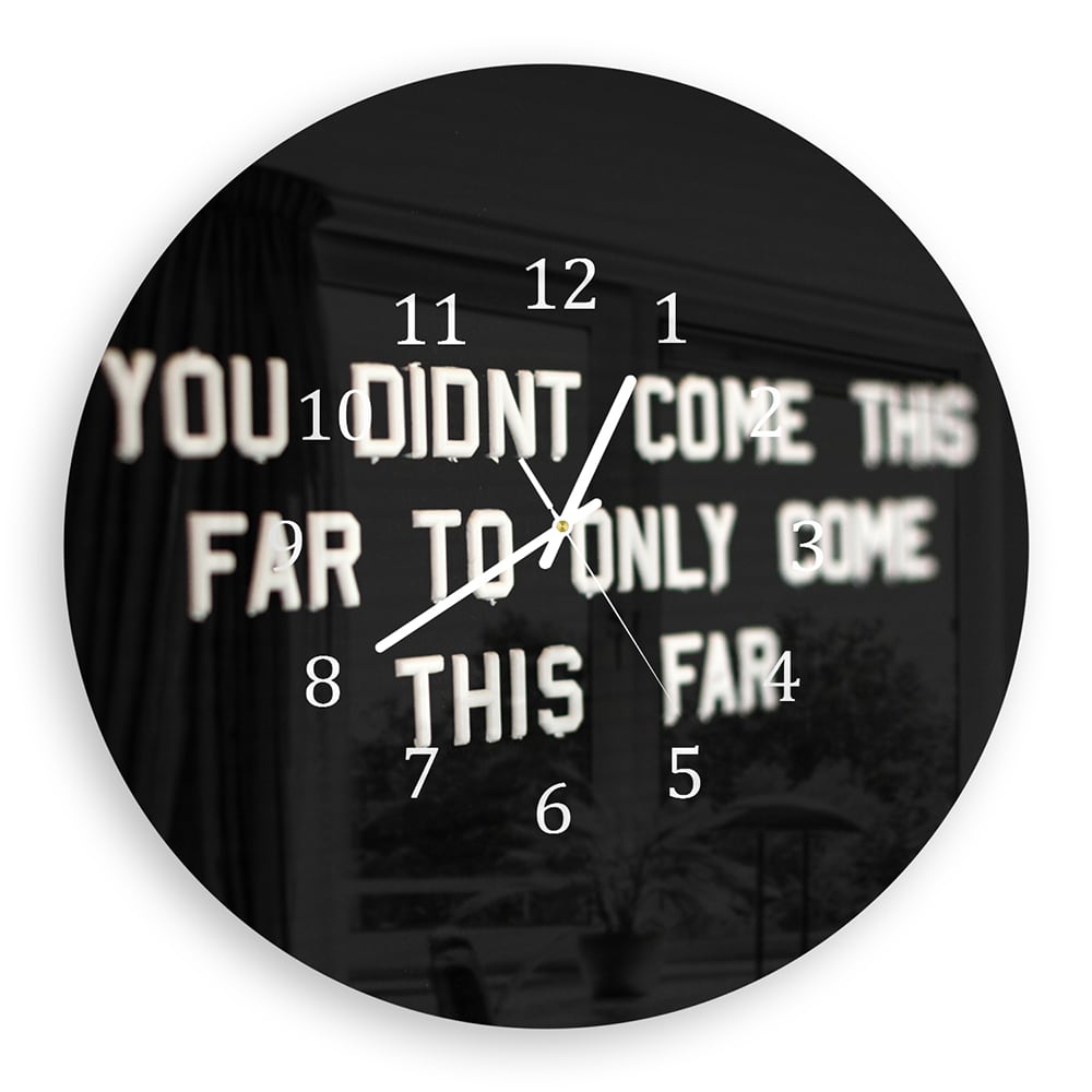 Wandklok Rond 30cm - Gehard Glas - Quote op Zwarte Achtergrond