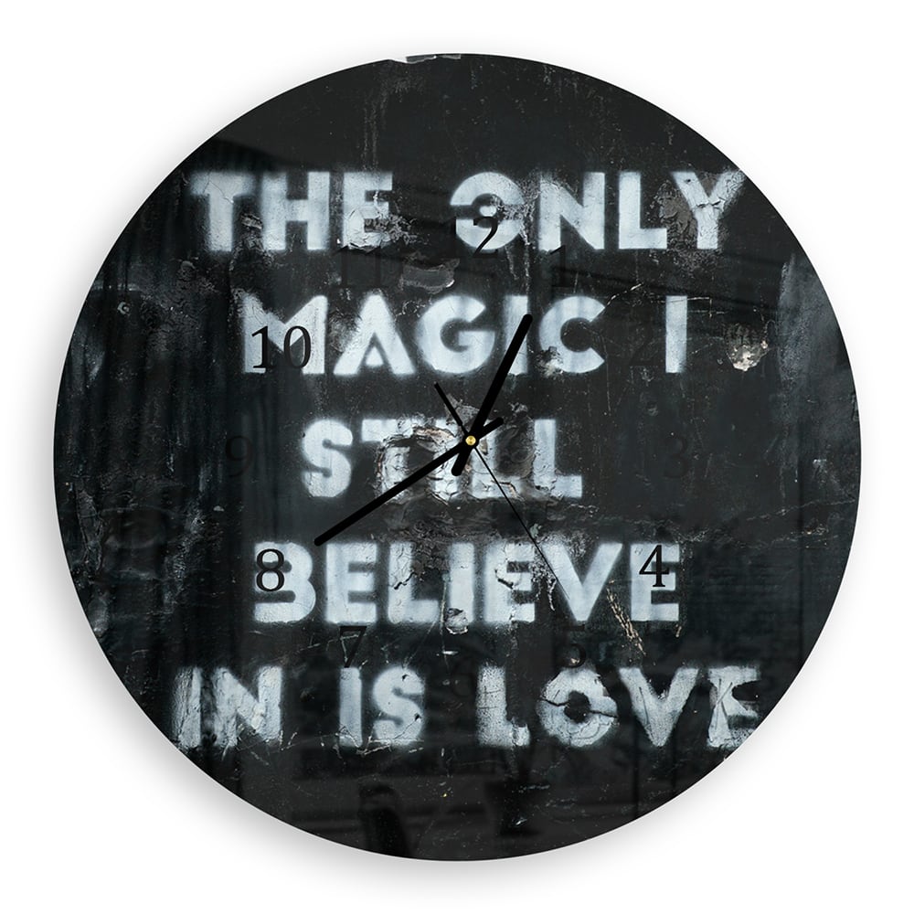 Wandklok Rond 30cm - Gehard Glas - Quote op Ruwe Achtergrond