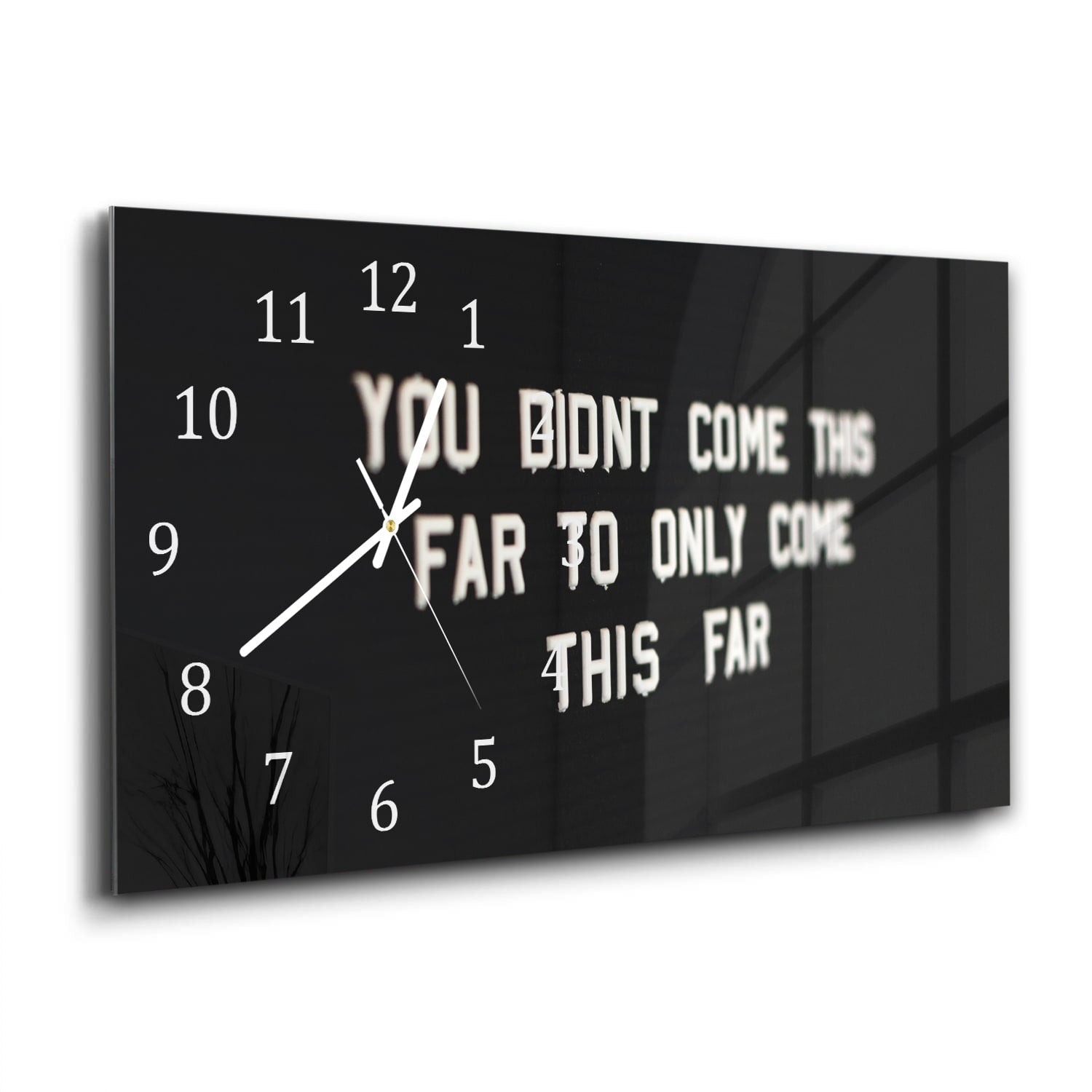 Wandklok 60x30 - Gehard Glas - Quote op Zwarte Achtergrond