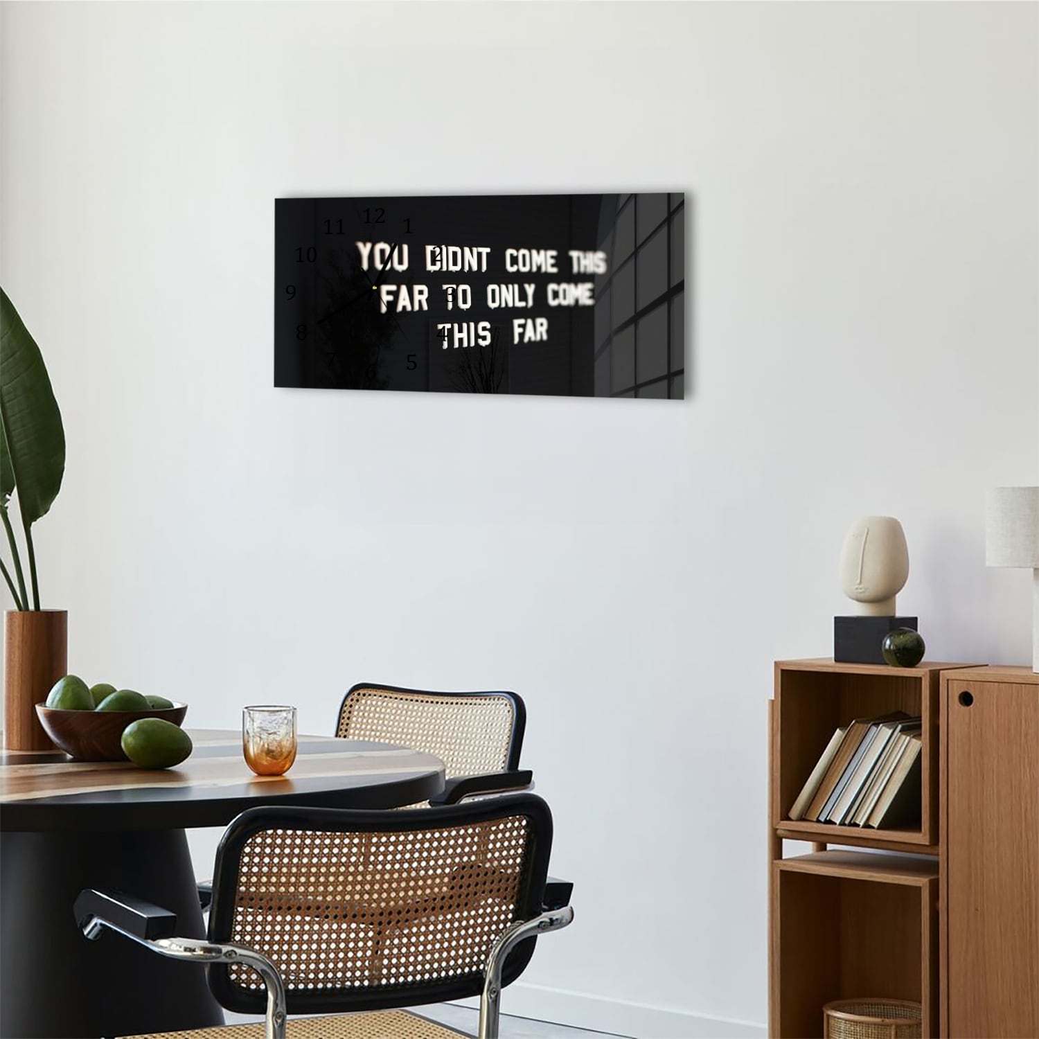 Wandklok 60x30 - Gehard Glas - Quote op Zwarte Achtergrond