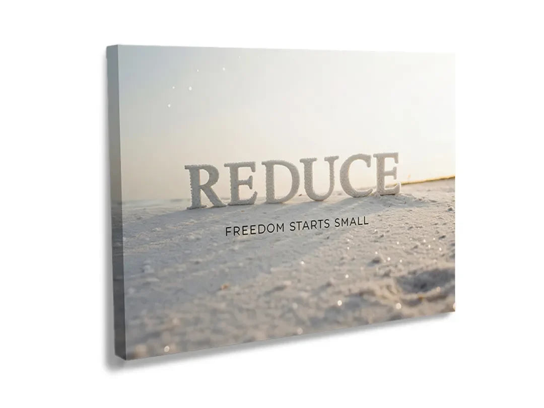 Metalen bord met de tekst 'REDUCE' en een inspirerende achtergrond.