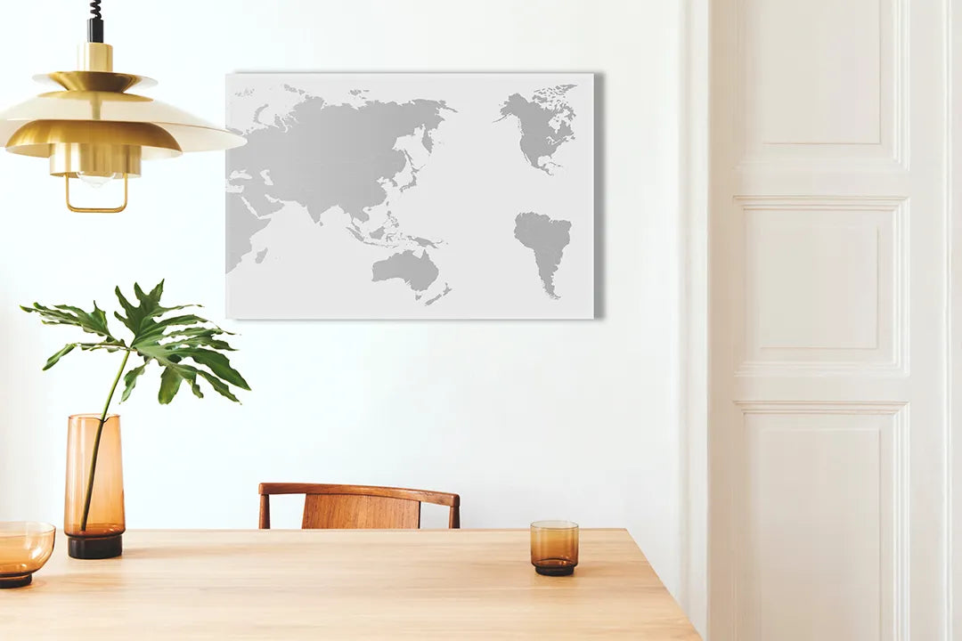 Metalen magneetbord met wereldkaart in grijstinten – droog uitwisbaar & magnetisch