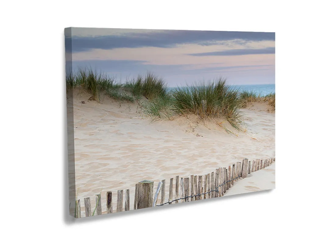 Metalen bord met een duinlandschap, ideaal als magneetbord.