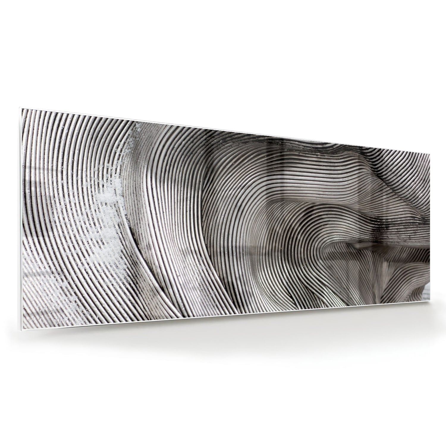 Abstract glazen schilderij met golvende lijnen in een lichte ruimte