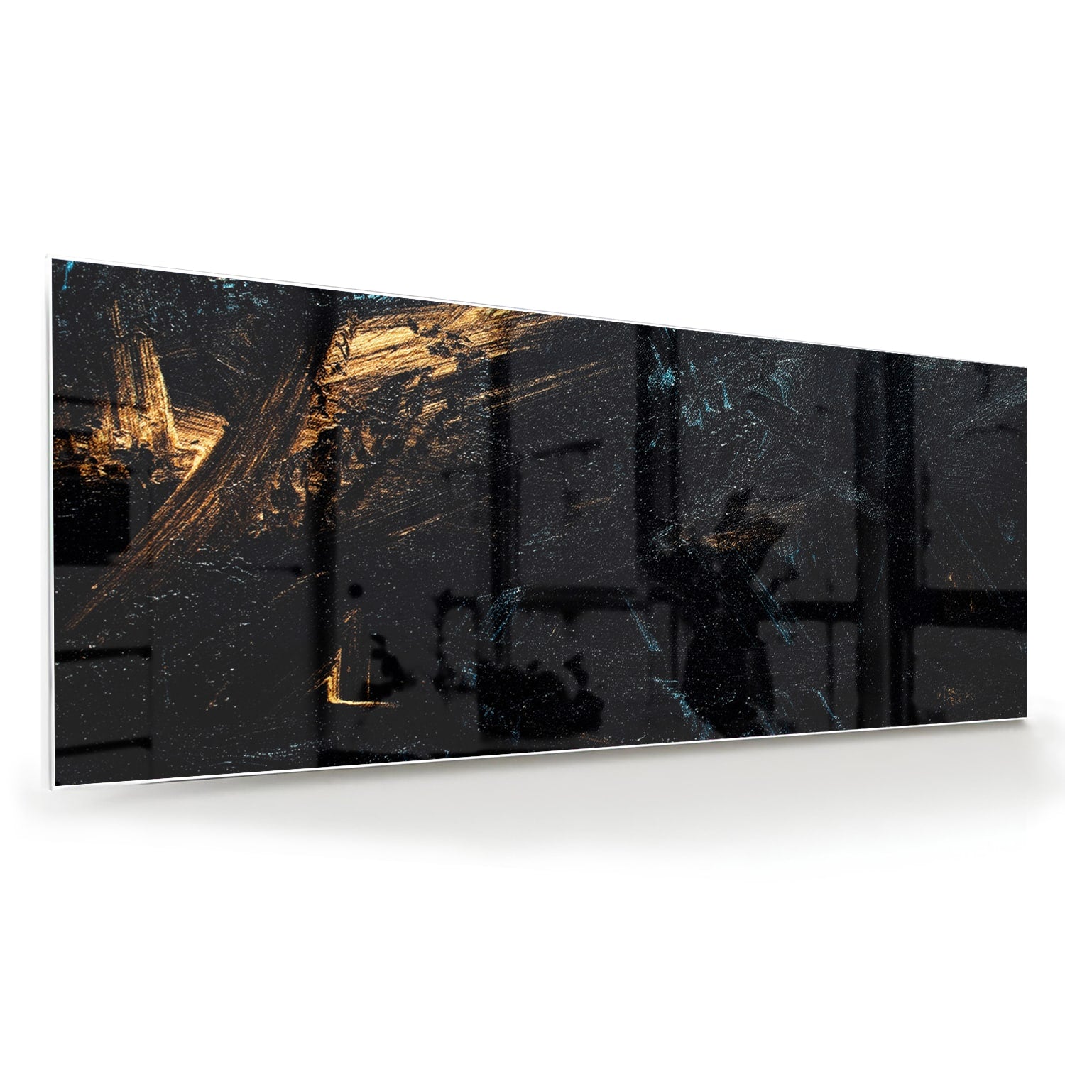 Abstract glazen schilderij met gouden en zwarte accenten aan de muur.