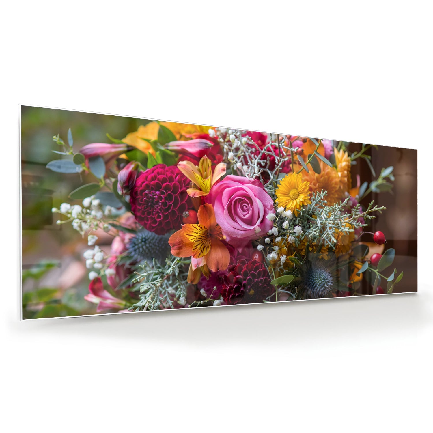 Glazen schilderij met een kleurrijk boeket bloemen aan de muur